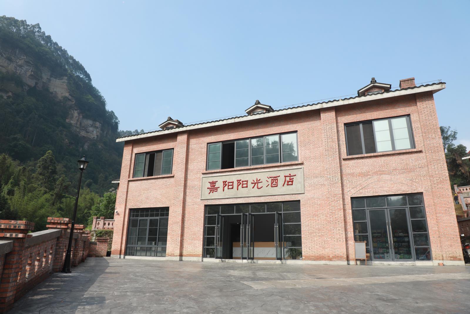 酒店外观.JPG